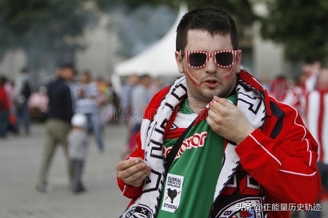 为了踢球也是拼了,那些曾为足球而奋斗的人们