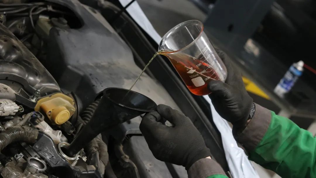 老皇冠全车翻新整备50000元,12代皇冠二手翻新要多少钱