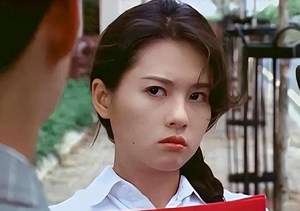 人间水蜜桃景甜老照片,人间水蜜桃李丽珍穿搭