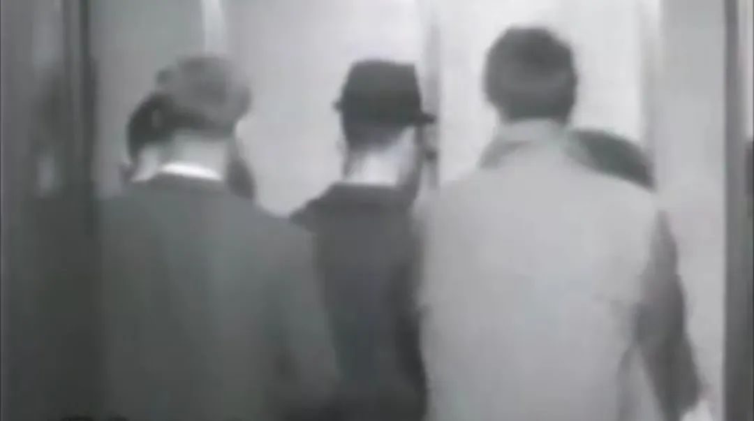 离谱到全网开骂的“玫瑰冰淇淋”事件:新型智商税,又来祸害人了