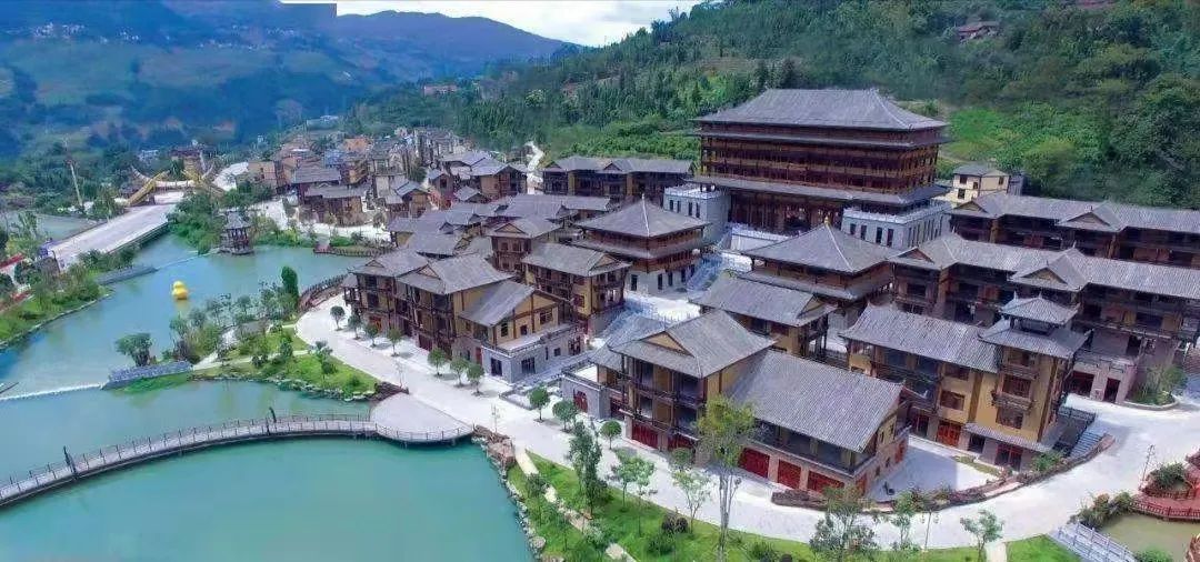 云南贵州哪个地方更适合夏季旅游,为什么避暑要去贵州旅游