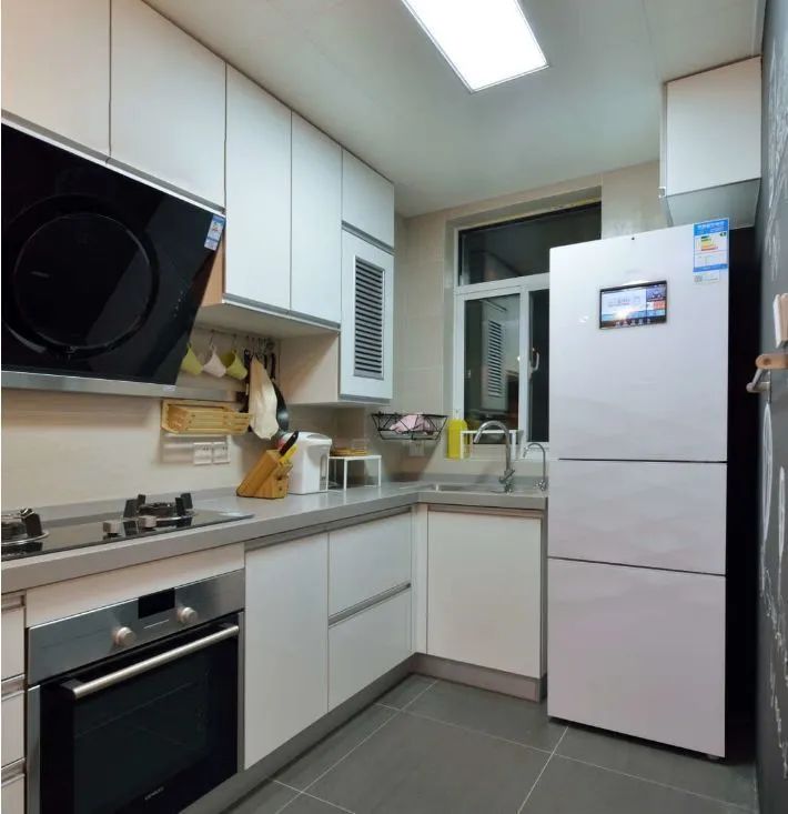 冰箱是放在厨房好还是放在餐厅好,冰箱放厨房好还是放客厅好效果图