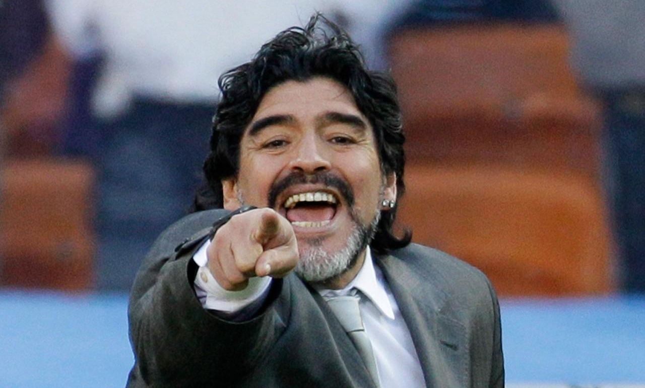 世界杯往事之马拉多纳魔鬼与天使,天下足球马拉多纳魔鬼与天使