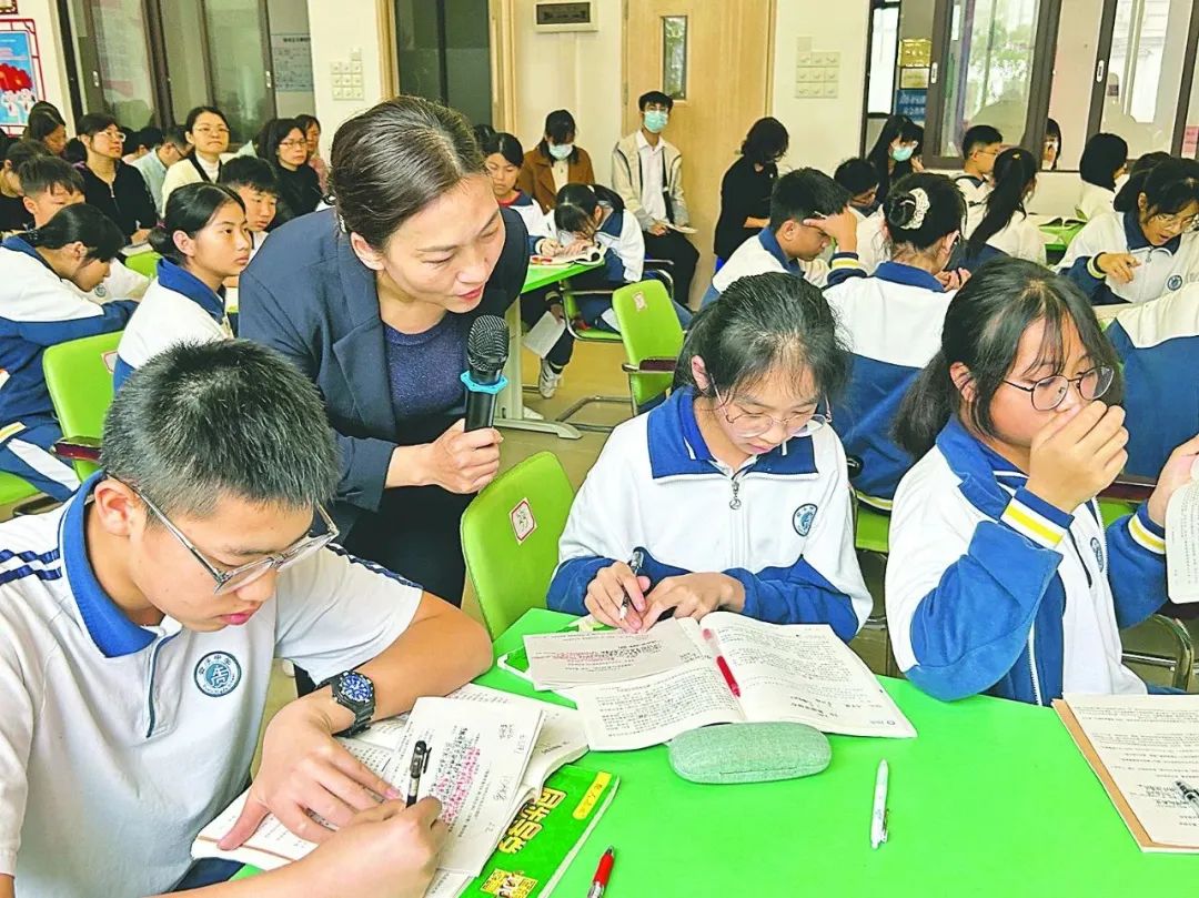 阅读赋能成长书香浸润校园绘画,阅读赋能成长书香浸润校园作文