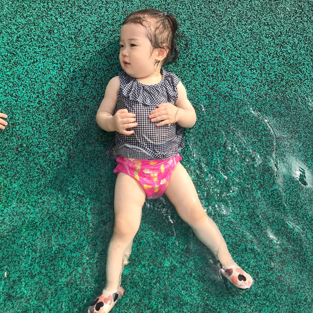 最近超火的可爱小女孩表情包,小女孩可爱萌表情包