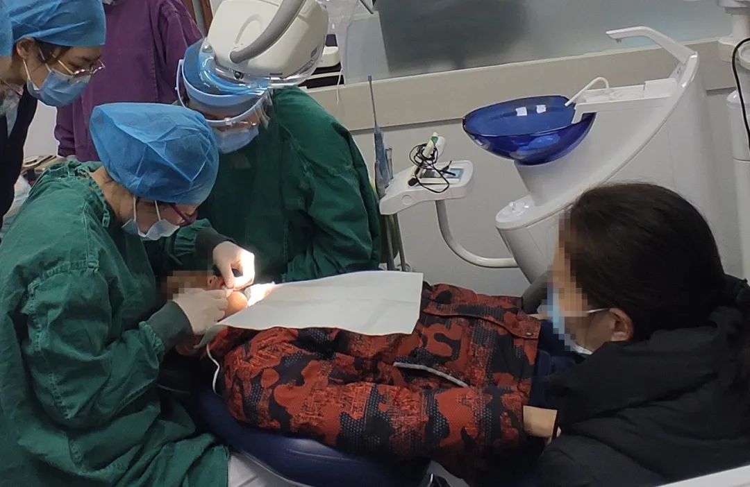 小孩门牙磕断了一个角,十岁孩子磕断门牙怎么办