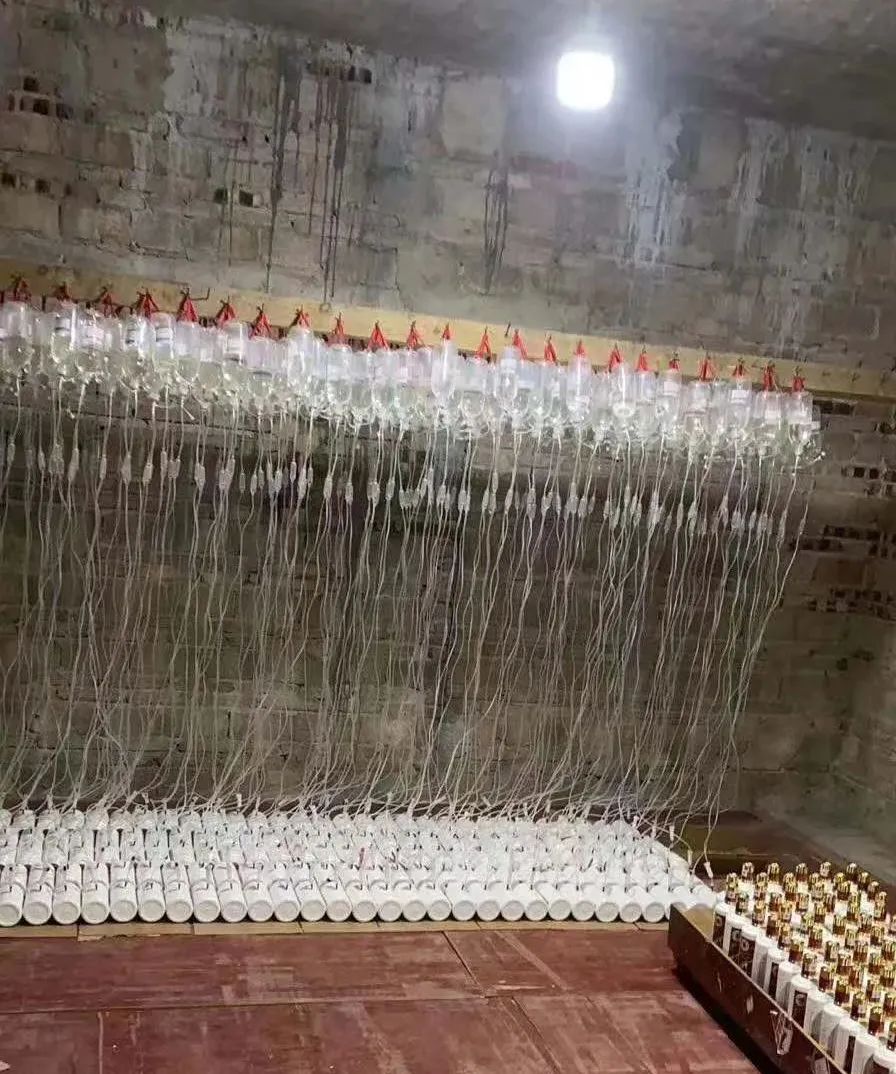 白酒造假现场,白酒假酒的真实视频