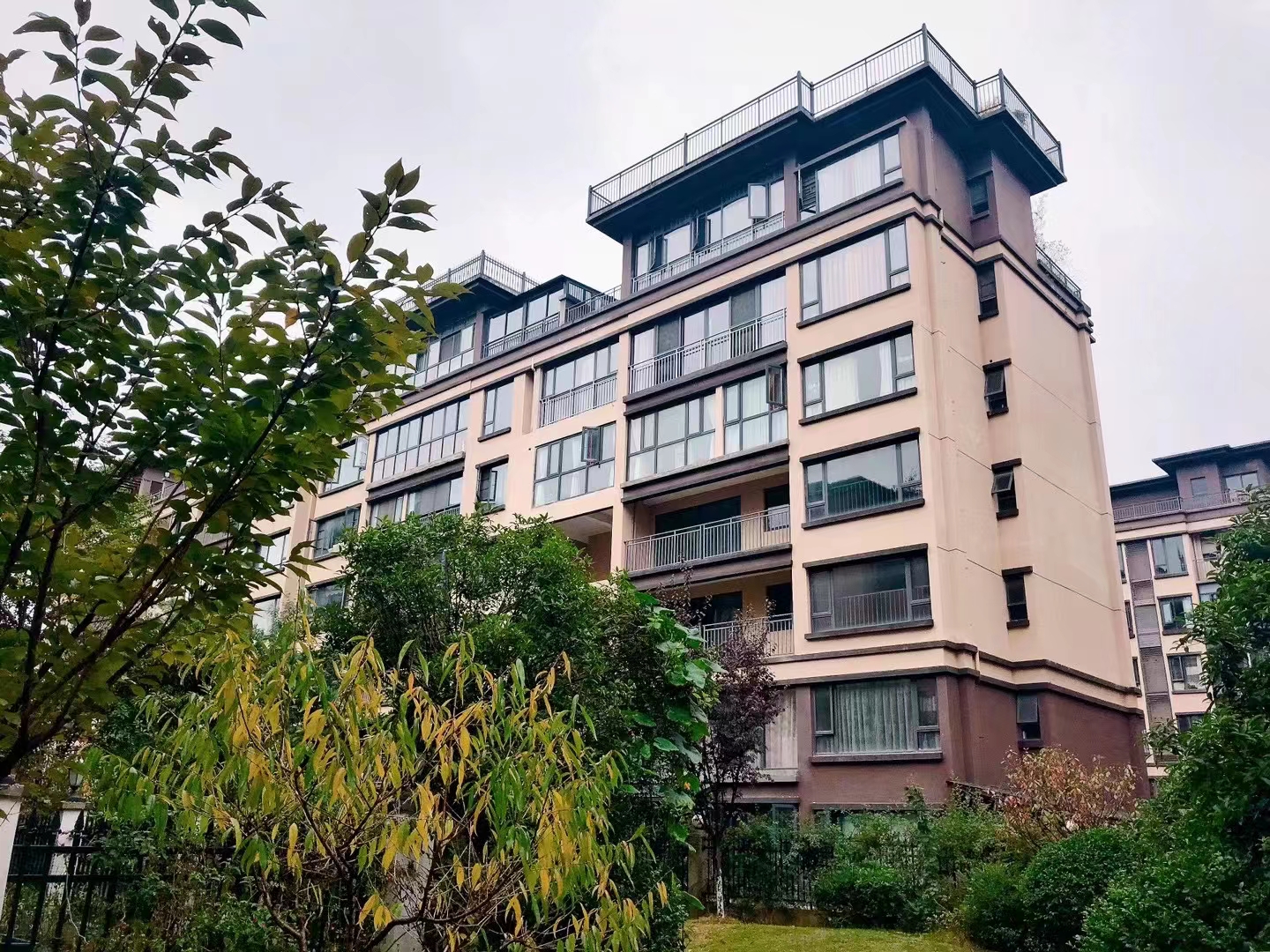 买顶层的好处和坏处,买顶层楼会有什么缺点