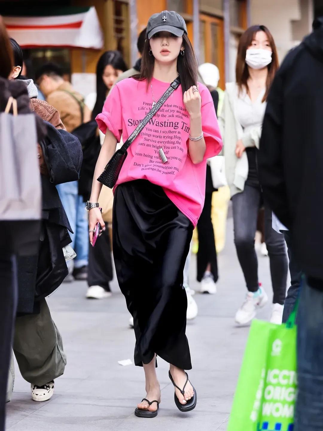 上海街拍美女小姐姐,上海女生街拍穿衣服搭配