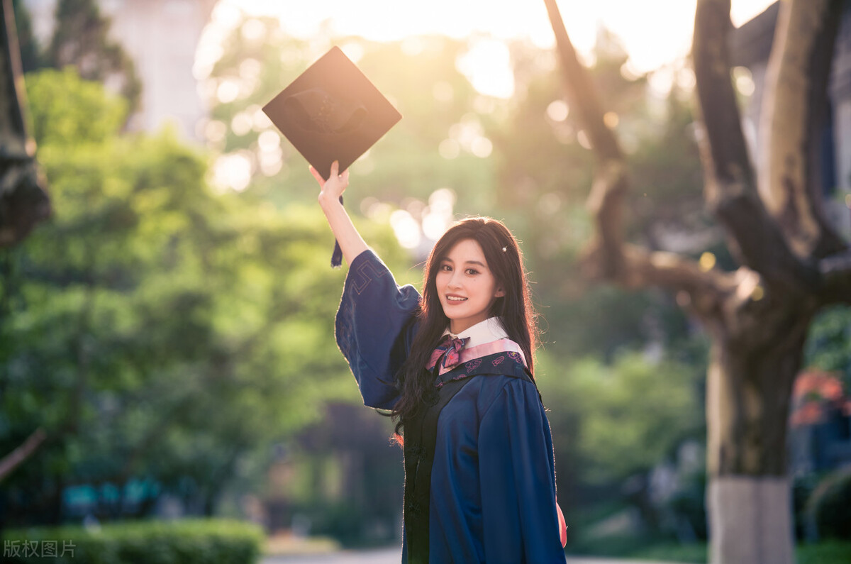 从下厂打螺丝到饭店洗碗工，大学生的就业质量问题堪忧