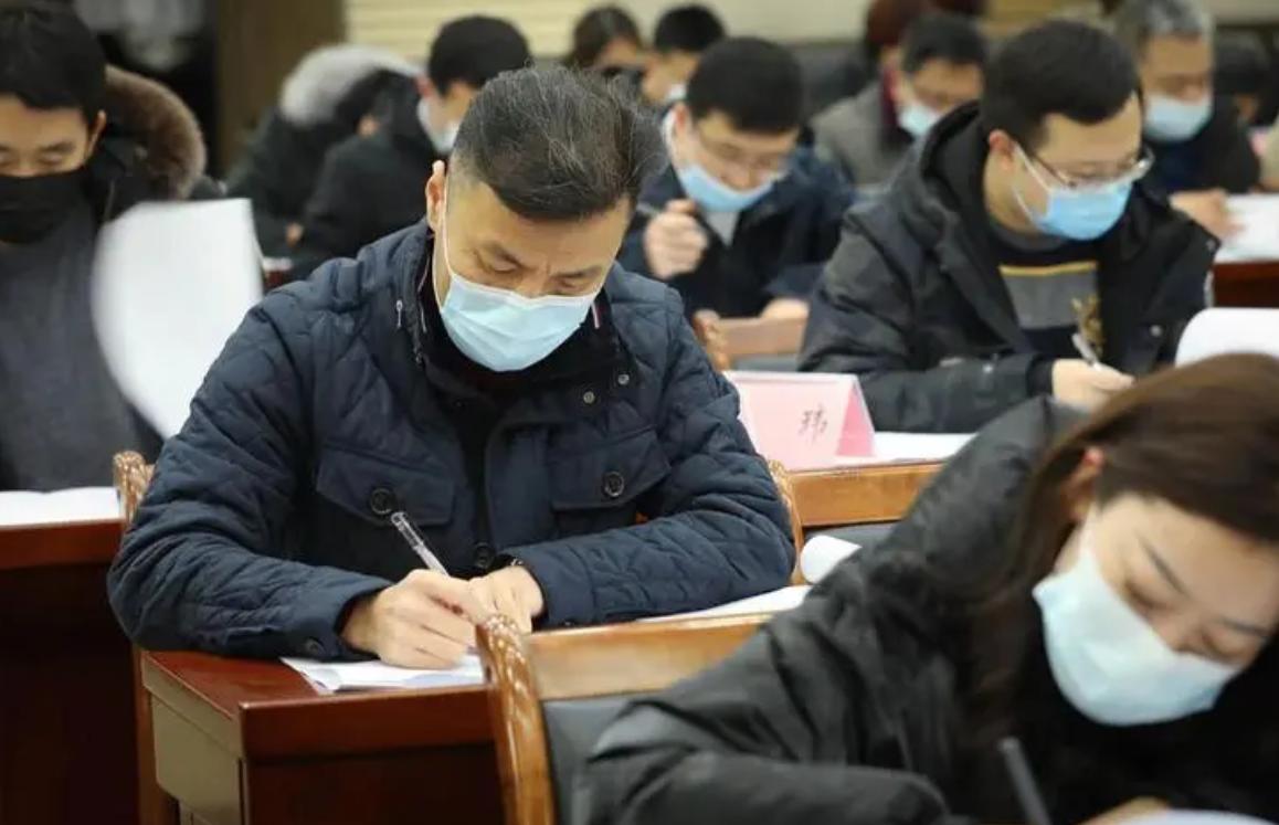 走人才引进和考事业编哪个更好,人才引进的事业编和正常的一样吗