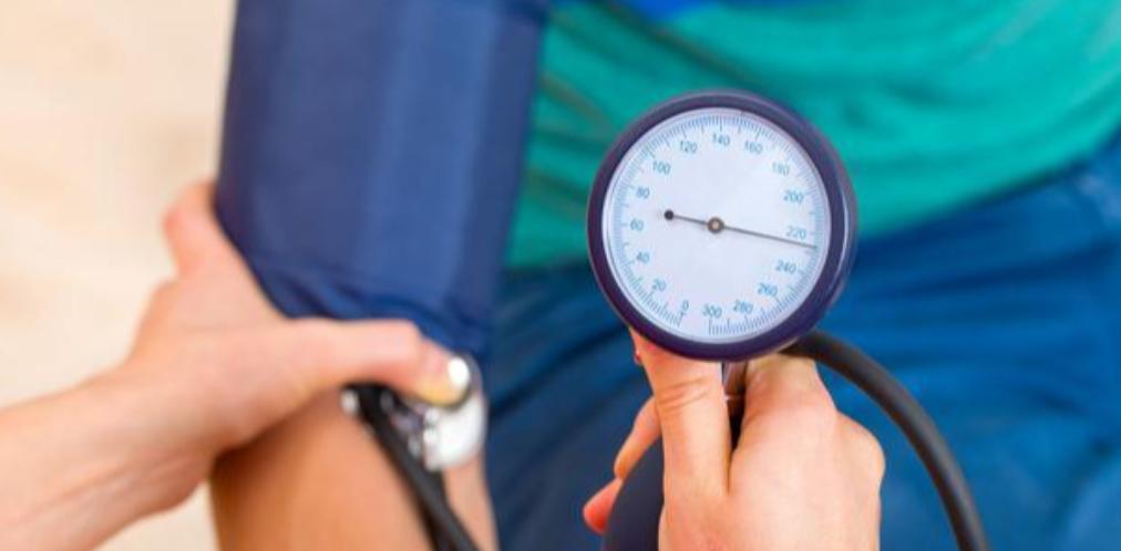 脸上血斑与心梗有关系吗,心梗后脸上出现小红点