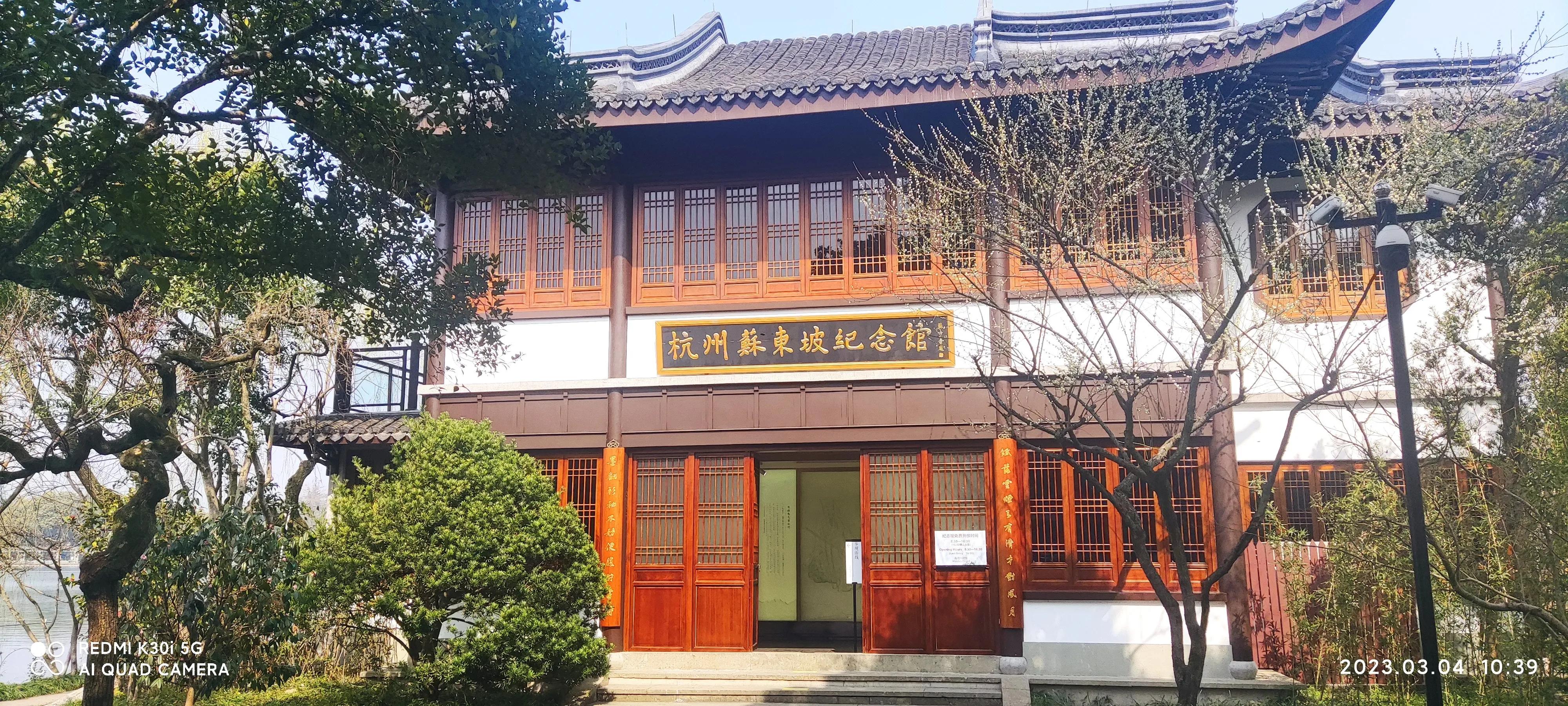 曲院风荷和苏堤断桥的位置,走遍西湖旅游攻略