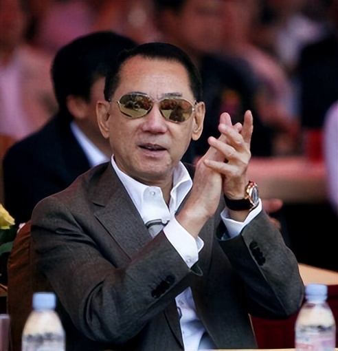 京城四美*冰白**：献媚成龙获杨受成独宠，下嫁男模却遭郑元畅*爱夺**