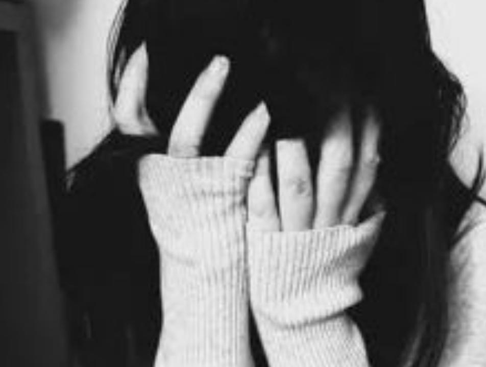 美国黑老大监狱“后宫”:女警投怀送抱,为他生5娃,每月收1.6万