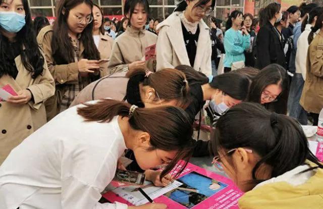 “五万一次，刺穿*体下**”：比*交性**易更恐怖的，是无*交性**易