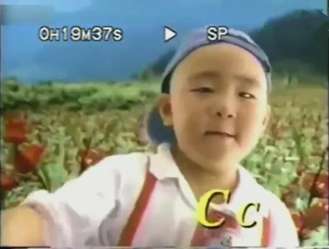 笑林小子郝劭文10岁片酬过千万，身家却被母亲败光，他现状如何？