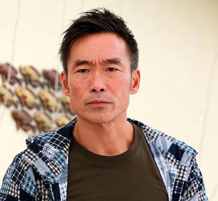 香港演员妻子出轨,57岁香港戏骨定居内地