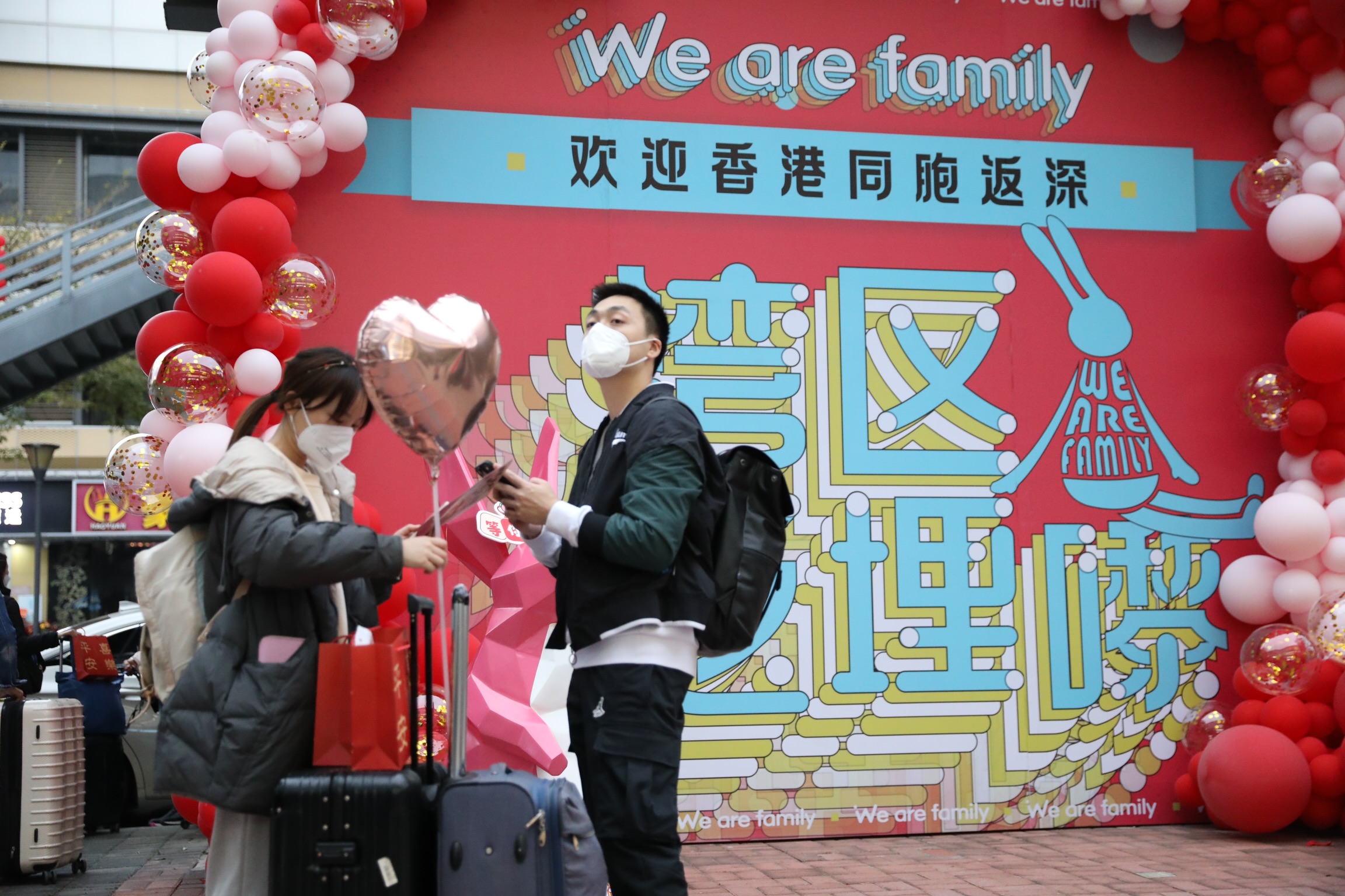 国门大开！入境不再集中隔离，香港通关最快只要五分钟