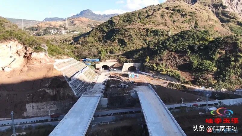 新春走基层开门红,新春走基层抢修油井夺取高产