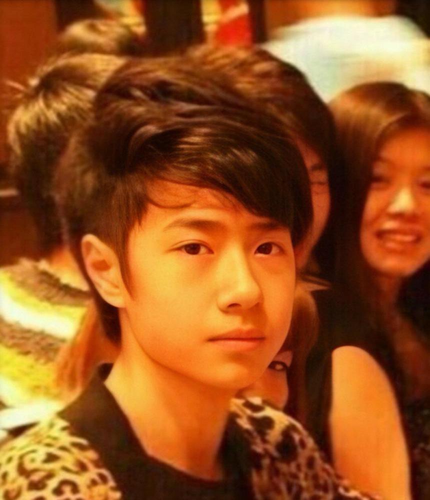 没常识、不识字、不会乘法口诀，这些顶流“文盲”凭什么会红？