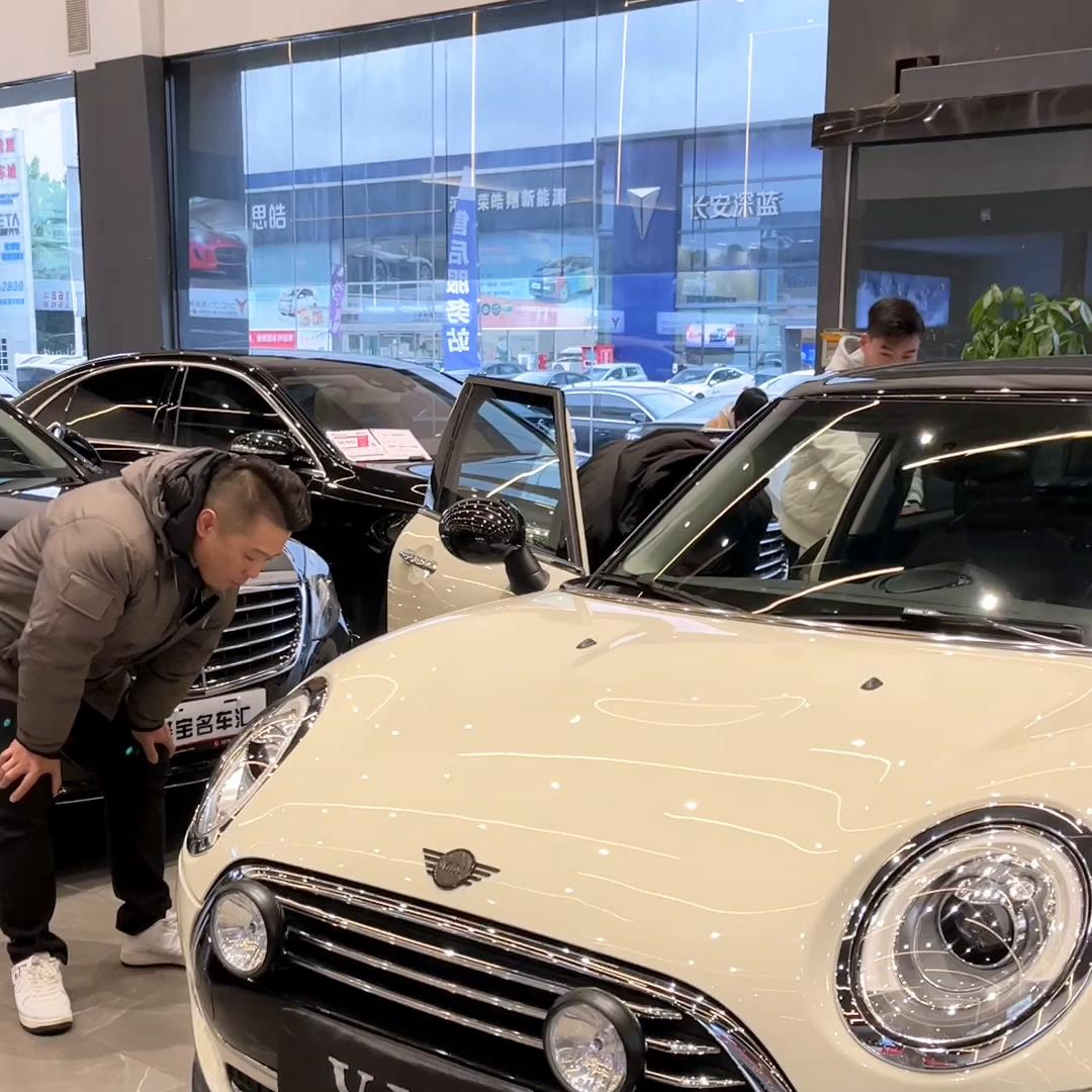 卖车的小姐姐直播,卖车的小姐姐时间静止挑战