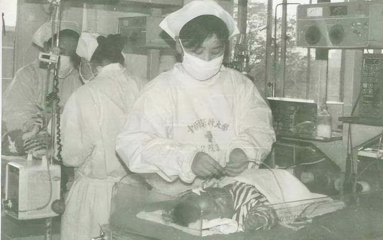 妈妈有多伟大？历史上的剖宫产死亡率极高，甚至不懂缝合子宫