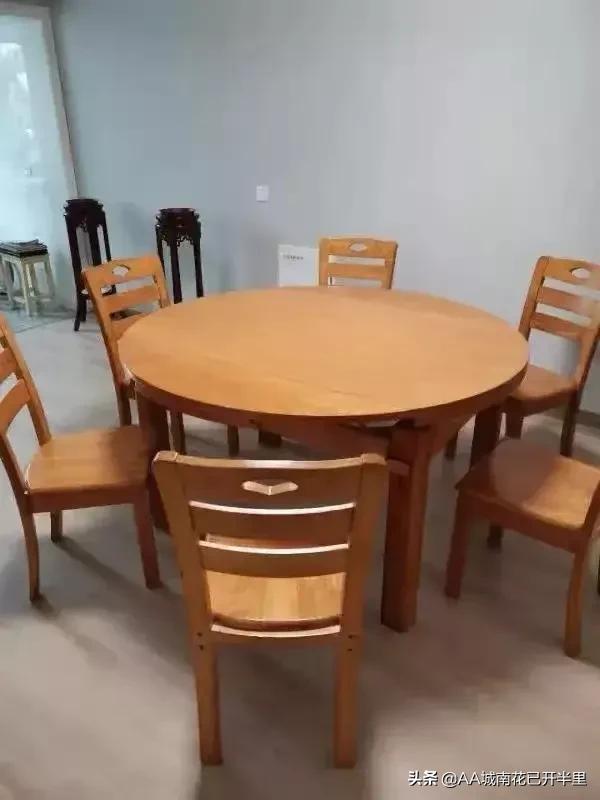 老公先斩后奏花2000多买了这丑不拉几的桌子，我真的好想扔了……