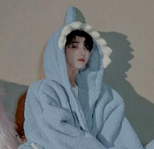 又土又浮夸，当男明星用上美颜滤镜，一个比一个怪异，太好笑了