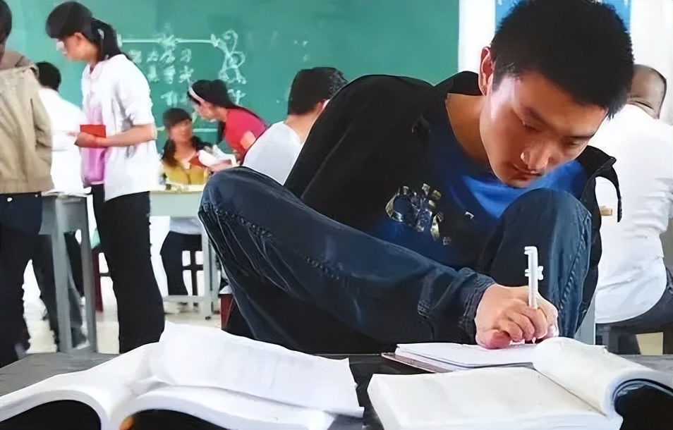 无臂学霸杨孟衡完整版,无臂学霸杨孟衡考上大学的差距