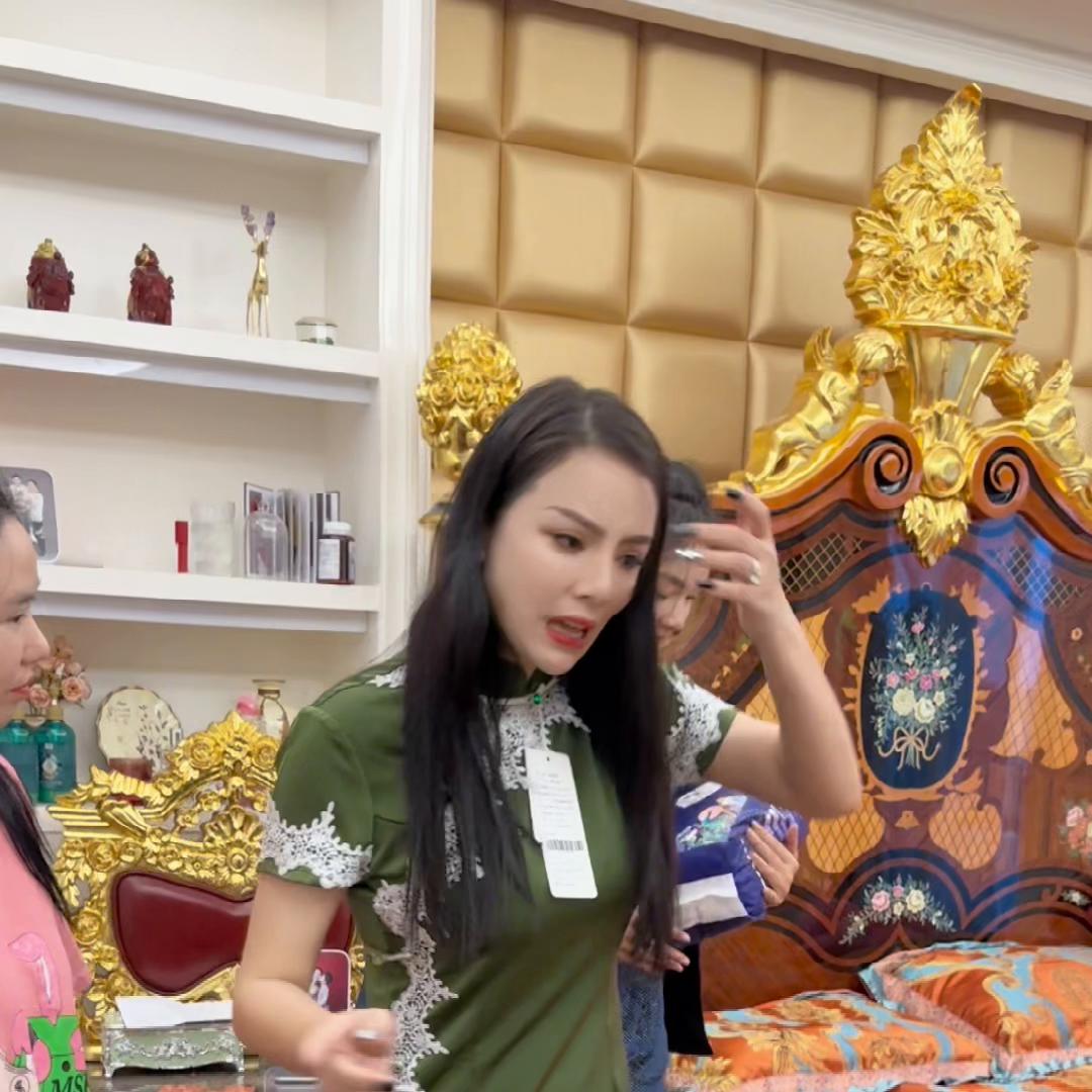 我们家小姑子每个月发完工资就立马打到我的卡上,这种小姑...