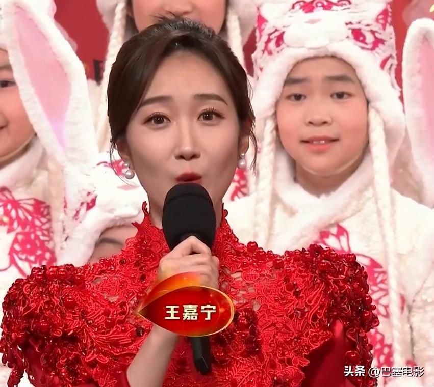 兔年春晚撒贝宁节目,春晚撒贝宁高跟鞋