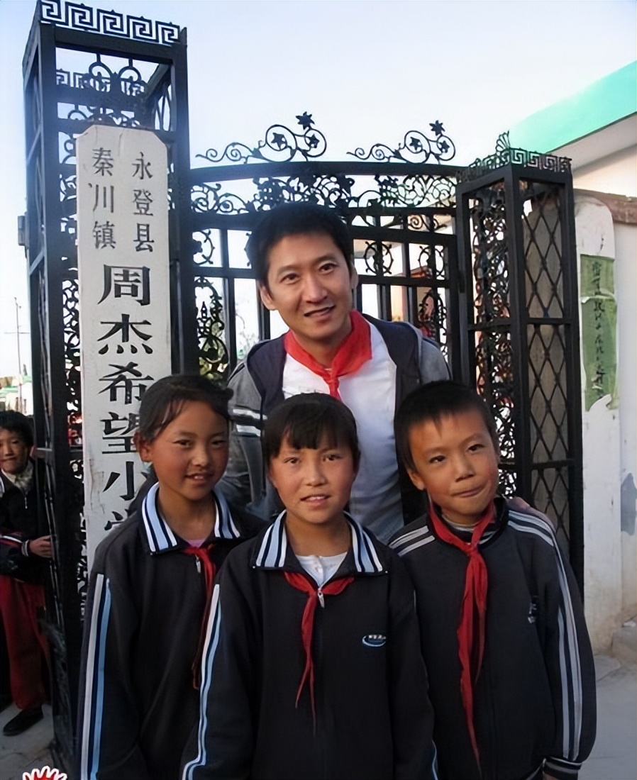 林心如对周杰吻戏事件的回应,周杰澄清跟林心如拍吻戏