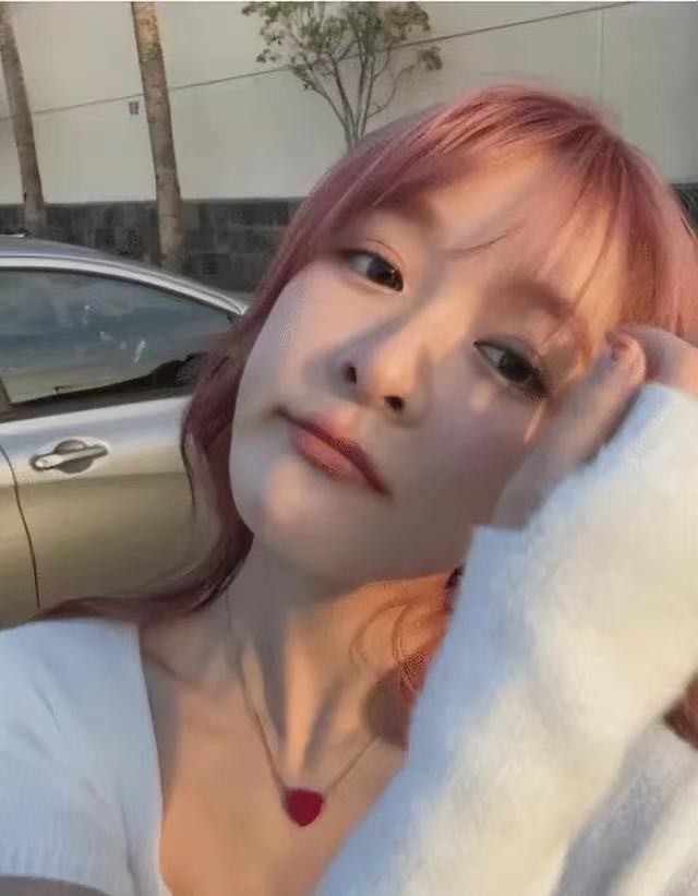 徐娇穿一字肩裙子,徐娇穿牛仔裤