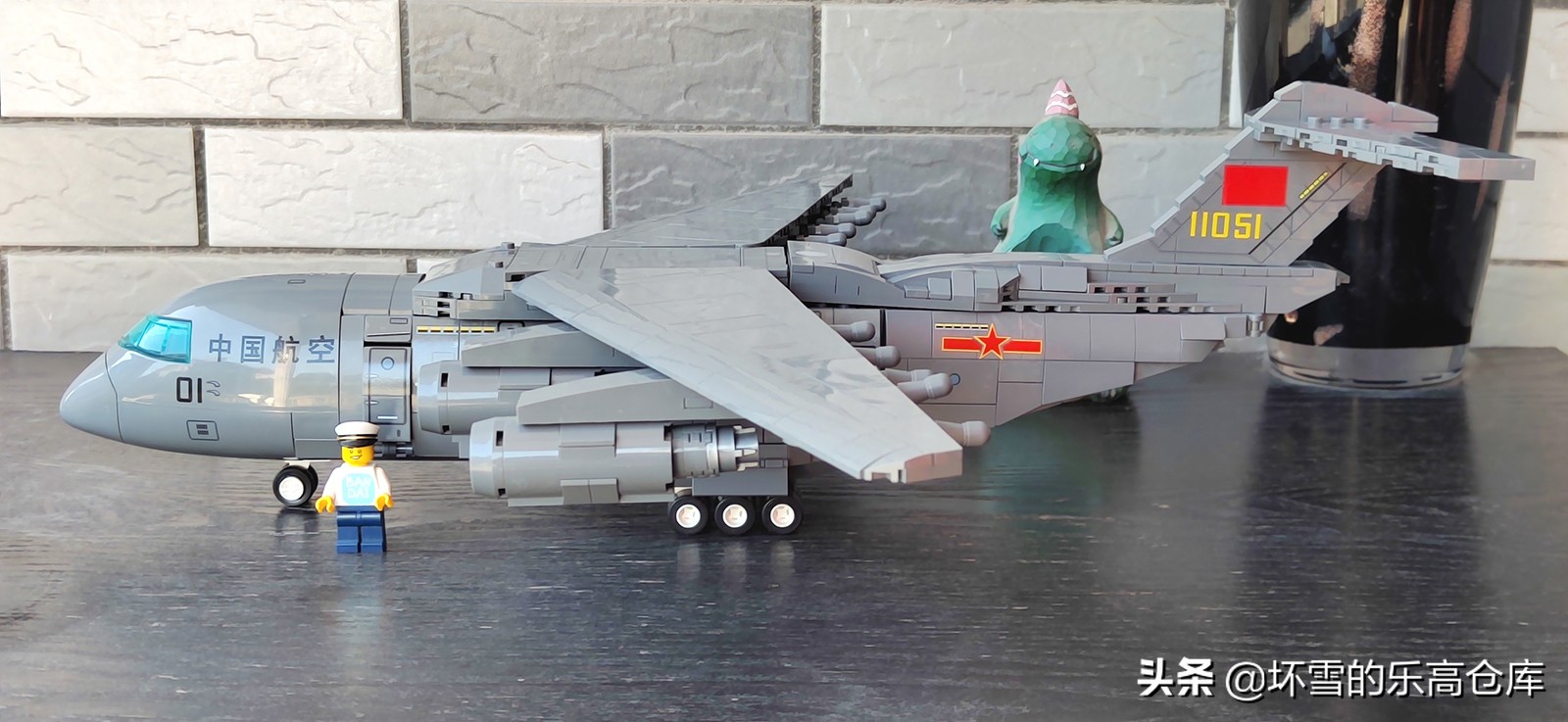 森宝积木6800a拼装视频,胖妞100个积木拼一个超大的机器人