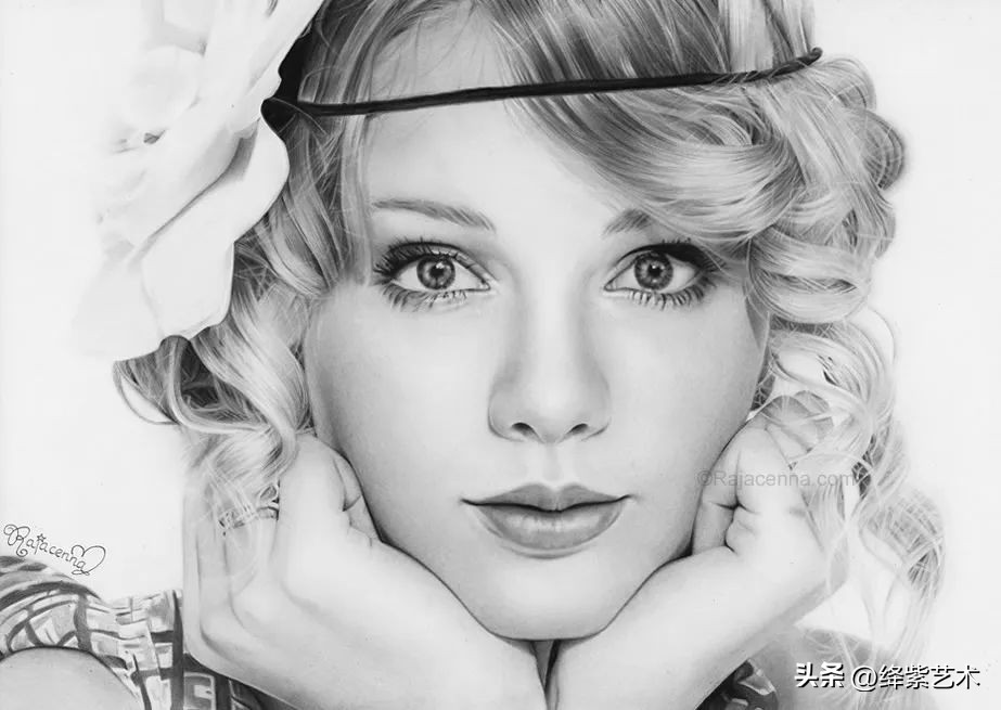 女画家用双手同时画画,用手画画女画家