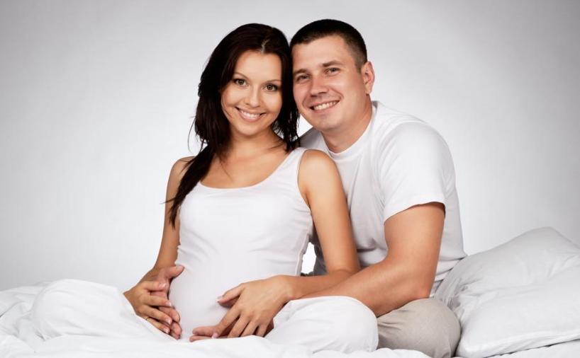 尿频、孕吐，属于正常现象，不用担心，但出现4大症状要警惕