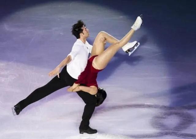 女子花样滑冰失误的视频,花样滑冰失误精彩视频