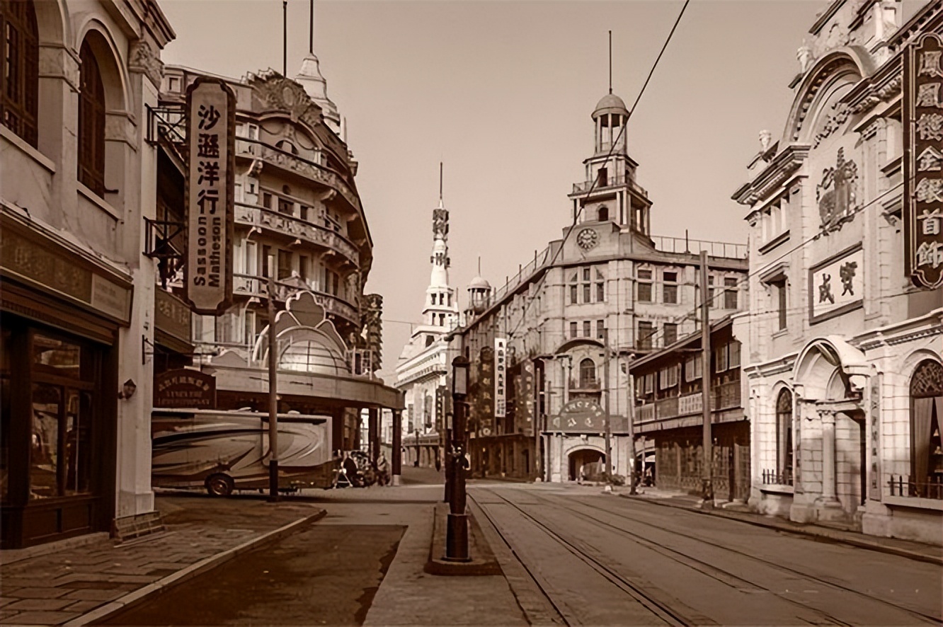 94年*小平邓**最后一次到上海，离开前对*菊黄**说：这是上海最后的机遇