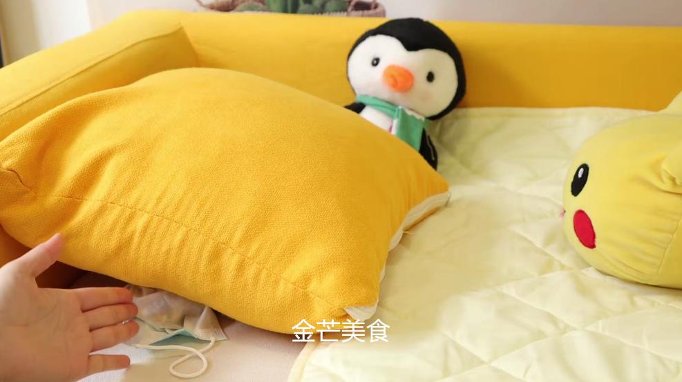 今天才发现，原来在枕头下放块生姜，可以去霉味，无论男女都有用