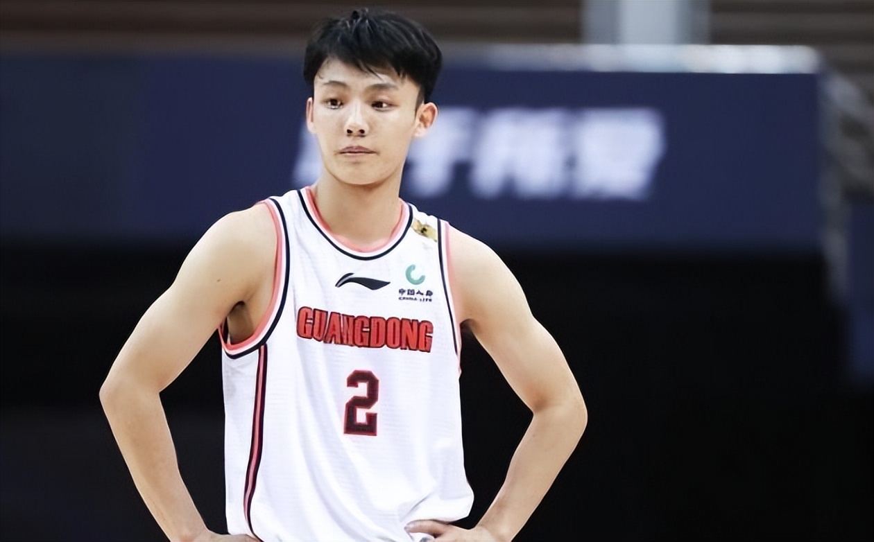 杜锋五战投进八记三分,24分7板8助杜锋有了争冠的底气