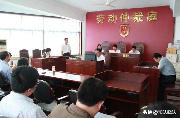 你是不是想死？男子请假一天，1万工资只发3506，老板：爱要不要