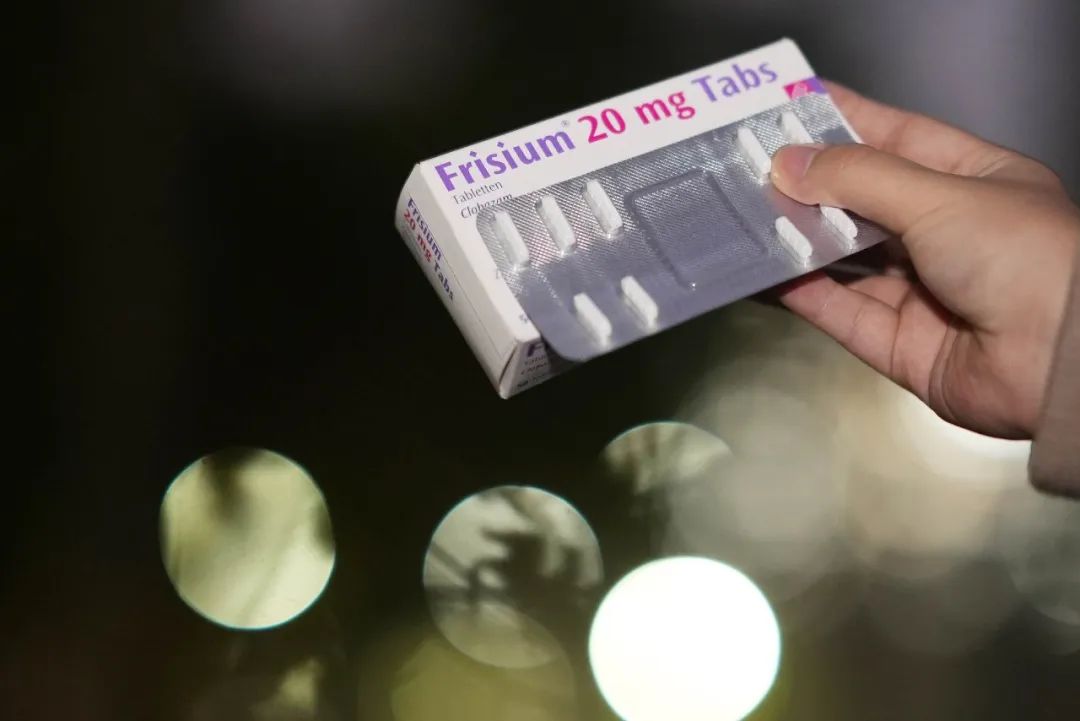 为儿子代购药母亲说自己不是毒贩,为救儿子代购药母亲称我不是毒贩