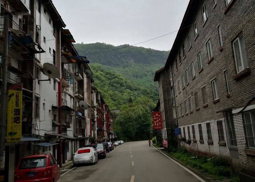 探访大山里的三线军工厂旧址,四川深山废弃的军工厂探秘视频