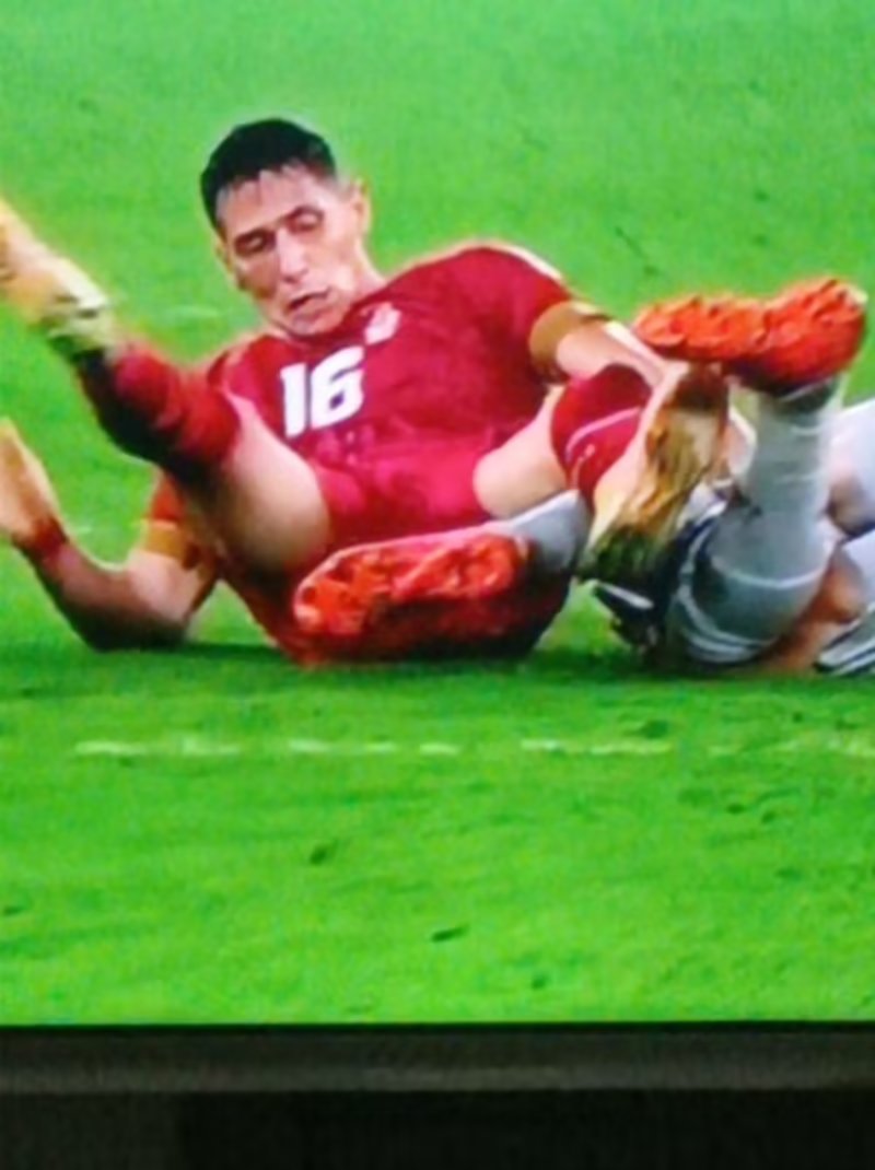 16场黄牌四张红牌的一场比赛,4张红牌16张黄牌哪场比赛