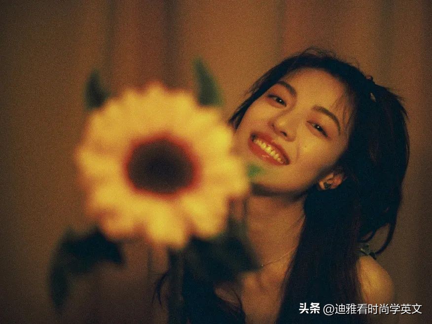 夏日氛围感女生照片,夏日女孩氛围感