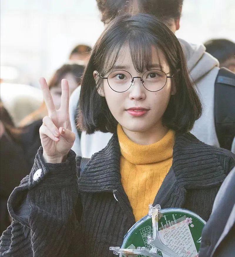 穿白t配什么发型好看,选对发型怎么穿都美炸天