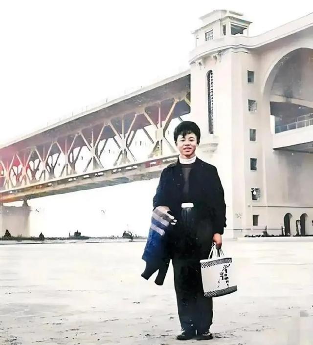 侵华日军*行暴**照片，日本人强迫女子脱下衣服，*辱侮**致死