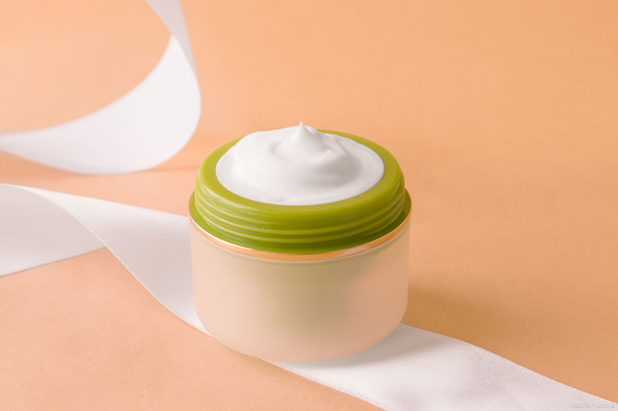 给男宝宝洗屁屁真的要翻过来洗吗,男宝洗屁屁的正确方法新生儿