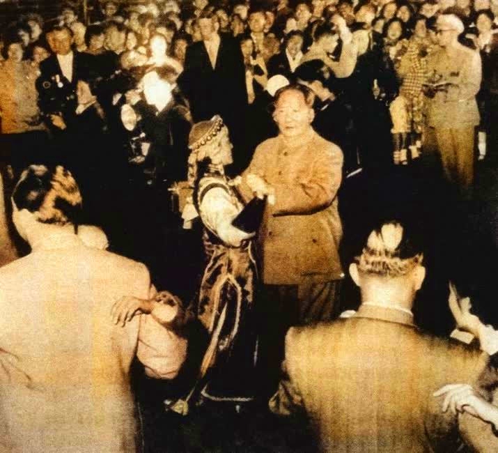 1951年，粟裕进中南海工作，私语秘书：想见毛主席？我给你支个招